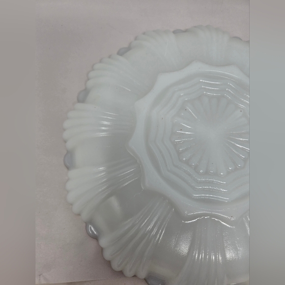 Anchor Hocking Fire-King Milk Glass-Gold Relish Cheese Cracker Dish 3 Sections - Picture 7 of 12